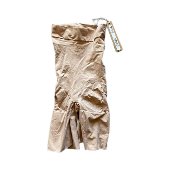 SKIMS Everyday Sculpt Mid Thigh Shorts in Clay Women’s XXS - Picture 1 of 4